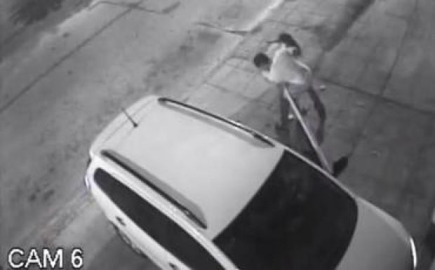 Alsógatyában, –17 fokban állította meg az autótolvajt