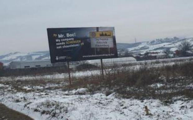 A reklámcég távolította el a kolozsvári többnyelvűséget promováló óriásplakátot