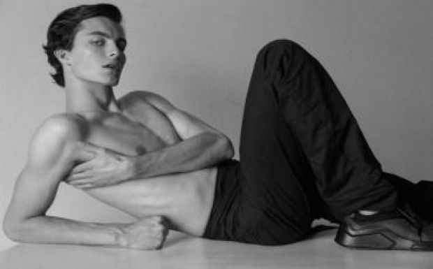 Európában felkapott férfimodell Sógor Csaba EP-képviselő fia