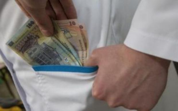 Csúszópénz-lecke Nagyváradon: „Adj 200 lejt, s annyi pálinkát veszek, amennyi belém fér”