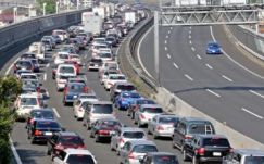 Tízkilométeres dugók alakultak ki a japán utakon