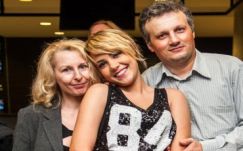 Egyedül kezeli forintmillióit a nagyváradi tinisztár