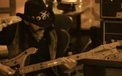 Örök nyugalomra helyezték Lemmyt, a Motörhead frontemberét 