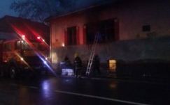 Kigyulladt Szőcs Kálmán költő egykori marosvásárhelyi lakóháza