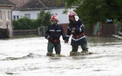 Árvízveszélyre figyelmeztetnek több, magyarok lakta megyében 