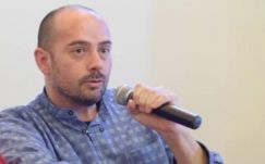 „Úgy kell a gyerekekhez viszonyulni, ahogy a kétbalkezes varázsló teszi”