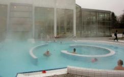 Menekültek molesztáltak fiatal lányokat egy német fürdőben