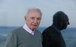 Simon Peresz katéteres szívműtéten esett át