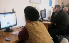 Körültekintőbbek, de nem tudják kezelni az online veszélyeket az idősebb internetezők