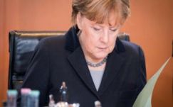 Azonnali irányváltást követel Merkeltől saját pártja 100 képviselője