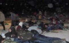 Több száz menekült rekedt a görög-macedón határon