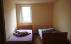 Gyerekeket menekítettek hajléktalan szállóra Sepsiszentgyörgyön