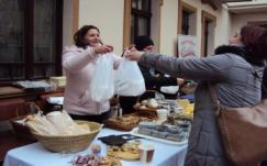 Termékvásárt tartottak a Petry udvarán