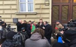 Mosolyogva jött ki Lagzi Lajcsi a börtönből