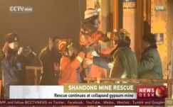 Harminchat nap után hozták fel a mélyből a négy kínai bányászt