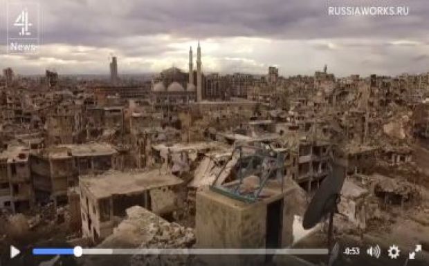 Drónkamerás felvétel készült a szíriai Homszról: innen érkeznek a menekültek