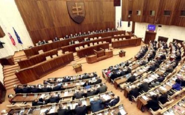 Felmérés: az MKP és a Most-Híd is bejutna a pozsonyi parlamentbe