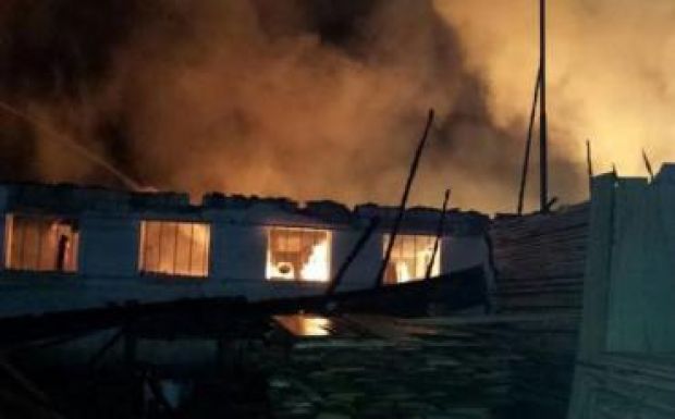 Hatalmas tűz volt Szászhermányon, székelyföldi tűzoltók is oltottak