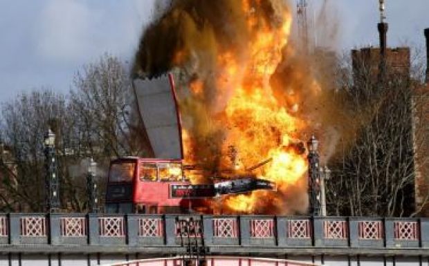 Pánik Londonban, felrobbantottak egy emeletes buszt a belvárosban