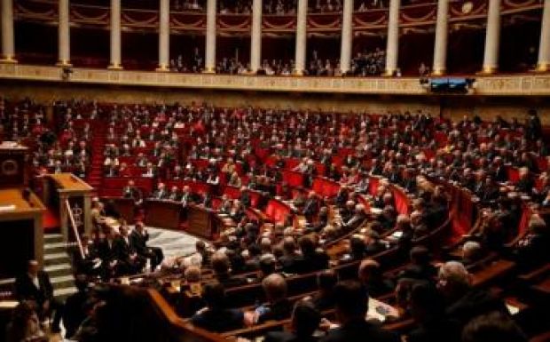 A francia nemzetgyűlés elfogadta a vitatott alkotmánymódosítást