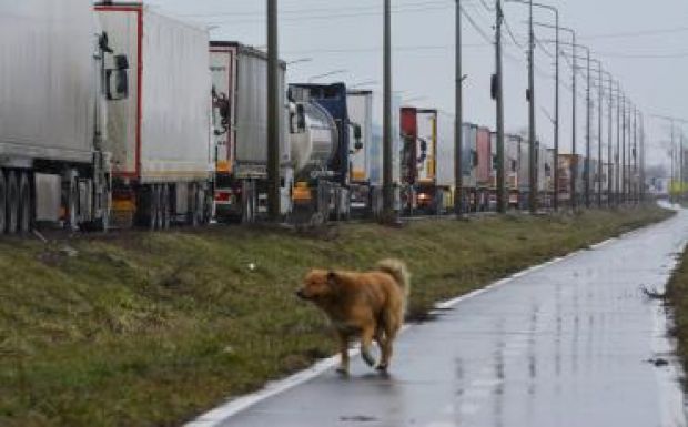 Hatalmas kamionsor alakult ki a román-magyar határon