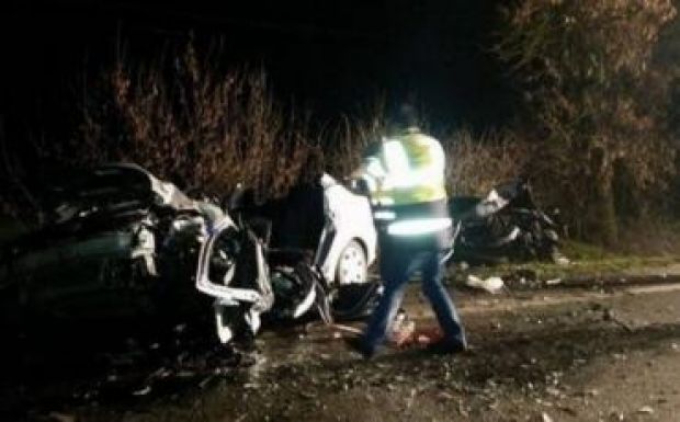 Két halálos áldozattal járó autóbaleset történt