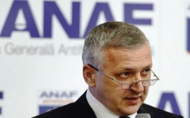 Rengeteg pénzt keresett az adóhatóság leváltott vezetője