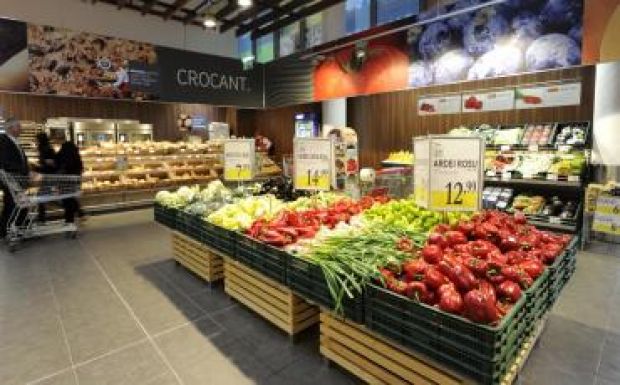 Fertőzött gyümölcsöt árulhatott az egyik nagy hazai áruházlánc