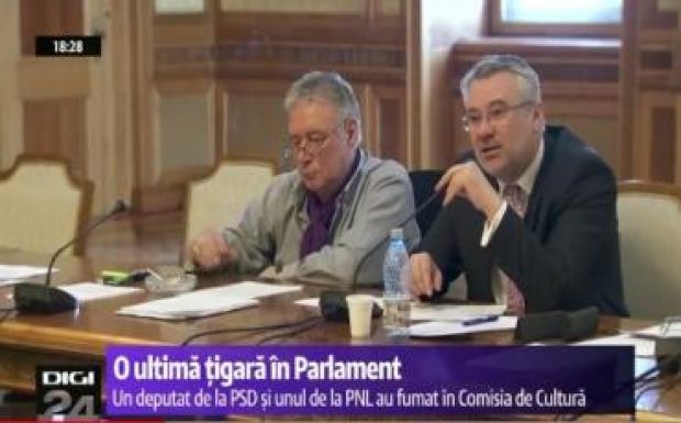 Tilosban dohányoznak a képviselők a parlamentben