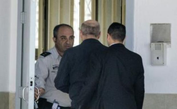 Börtönbe vonult a korrupcióért elítélt Ehud Olmert volt izraeli miniszterelnök 