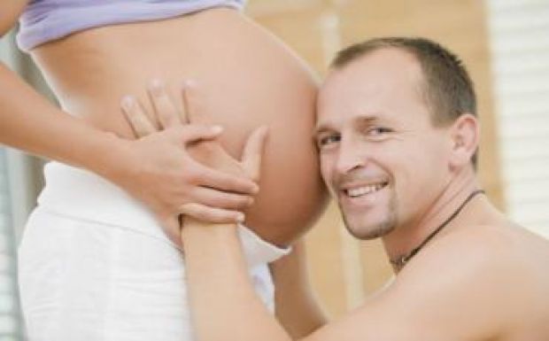 Tíz fizetett szabadnap járna az újdonsült apáknak