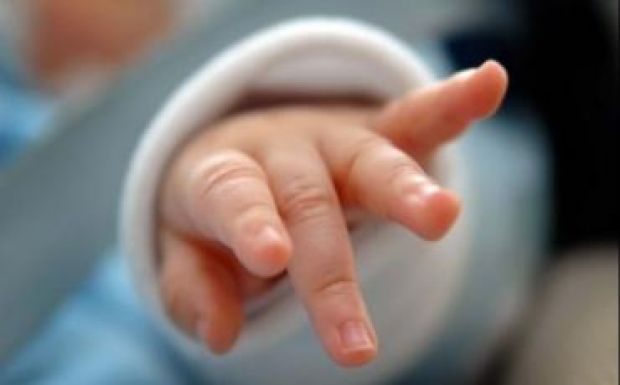 Titokzatos fertőzések: meghalt egy harmadik Argeș megyei kisbaba is