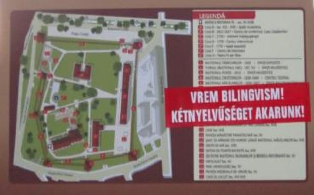 Gerillaakció Marosvásárhelyen: kifogásolják az egynyelvű turisztikai leírásokat