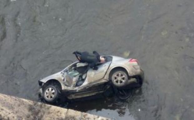 Egy nap alatt két autós fulladt Bukarestben a Dâmbovițába