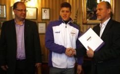 Gyurta nemes célra fordítja a Hosszú által visszautasított pénz egy részét