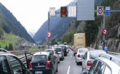 Franciaországnak évi 10 milliárd euróba kerülne a határellenőrzés visszaállítása