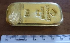 Félkilós aranyrudat talált a tóban, és megtarthatta magának