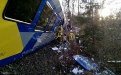 Két halálos áldozata van egy bajorországi vonatbalesetnek