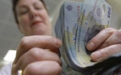 Három változata készült el a közalkalmazotti bértáblának