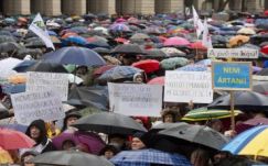 Ezrek tüntettek Budapesten az oktatási rendszer átalakításáért