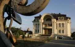 Már „márkás” romapaloták is épülnek