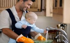 Kevés apa választja a gyereknevelési szabadságot 