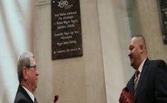 Krebsz János: Két férfi egy képen