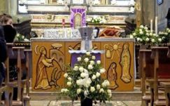 Kotyogóban temették el a kotyogó kávéfőző atyját