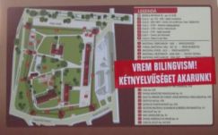 Gerillaakció Marosvásárhelyen: kifogásolják az egynyelvű turisztikai leírásokat