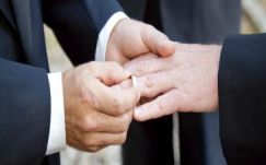 Kuszálik Péter: Fából vaskarika