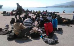 Özönlenek a menekültek Görögországba