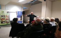 Imádják Csíkszeredában Nagy Antal fizikatanár előadássorozatát