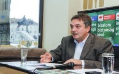 A magyar lányt megalázó orvos menesztését kéri László Attila szenátor