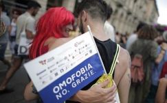 Olaszországban elfogadták a melegek élettársi kapcsolatát